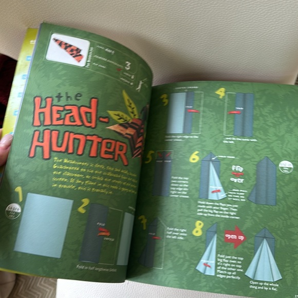 Hello Kitty Lunchbox 😺+ Notebook + Klutz Book of Best Paper Airplanes 🛩️ EUC - Picture 11 of 16